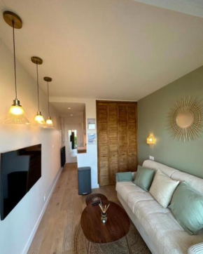 Cocon Studio vue Mer by Les Maisons de Charloc Homes